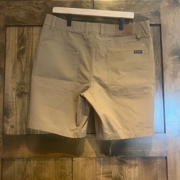 Columbia Shorts. Excellent  conditions. 34 waist. - Picture 2 of 6